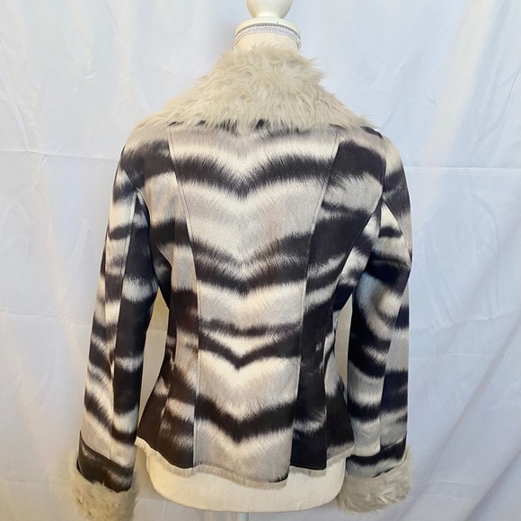 Guess White Tiger Print Faux Fur Trim Jacket - Picture 2 of 3